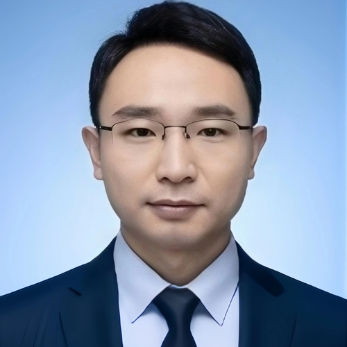 Yongqiang Liu (Senior practical lecturer of project management at Aura International)